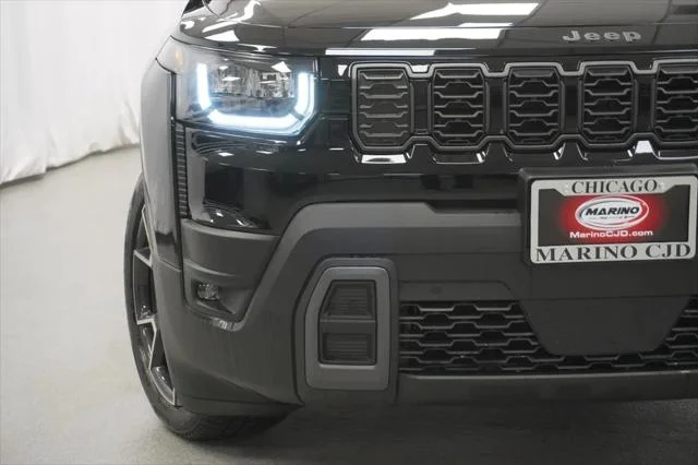 New 2026 Diamond Black Crystal Pearl-Coat Exterior Paint Jeep Overland image 6