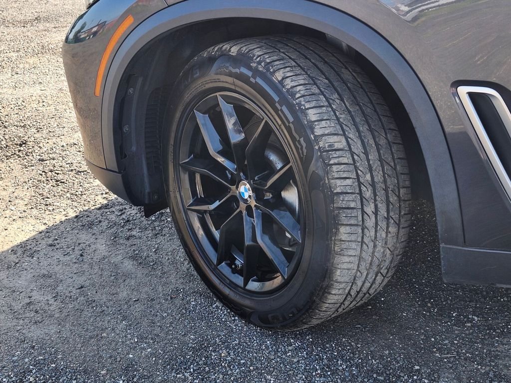 Used 2019 Gray BMW xDrive40i image 35