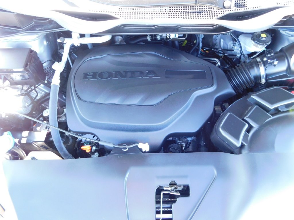 Certified Used 2024 Lunar Silver Metallic Honda EX-L image 47