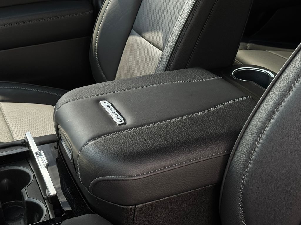 2025 GMC Yukon XL Denali - Photo 32