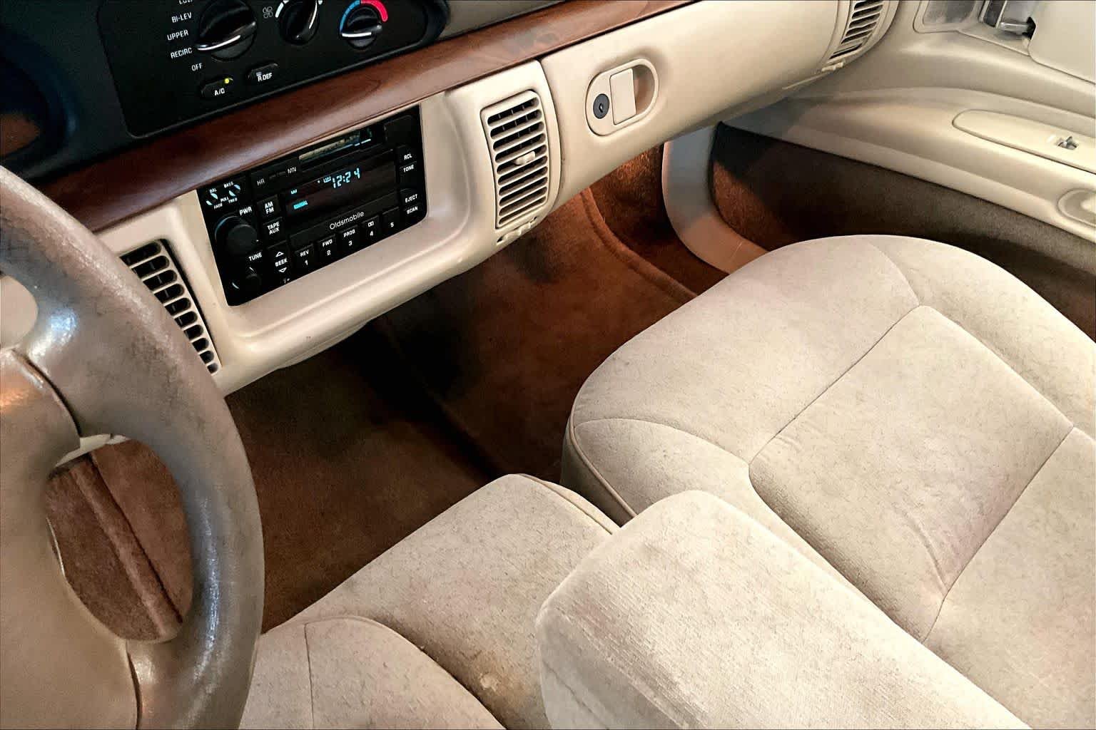 Used 1999 Champagne Oldsmobile  image 15