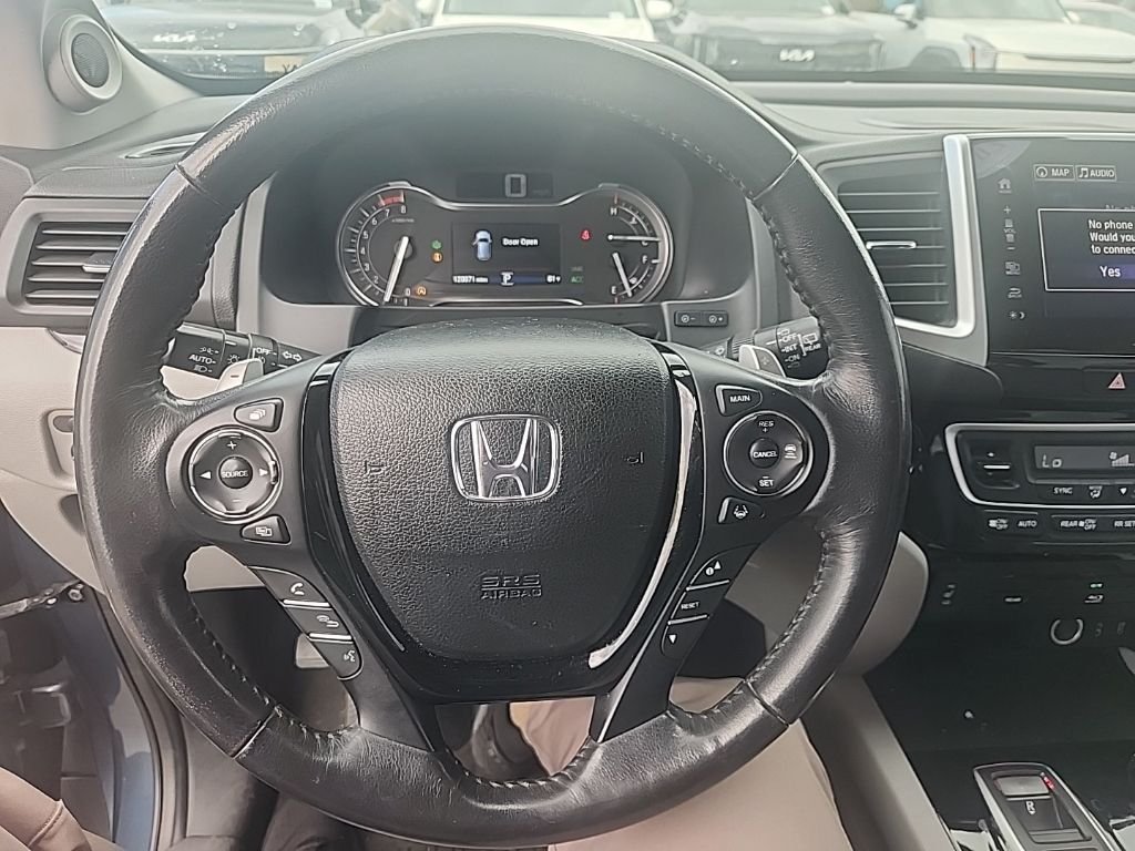 Used 2017  Honda Touring image 22
