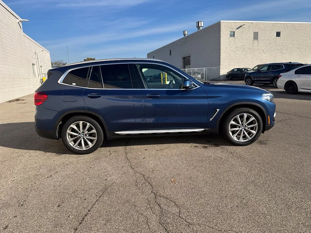Used 2019 Blue Metallic BMW xDrive30i image 4