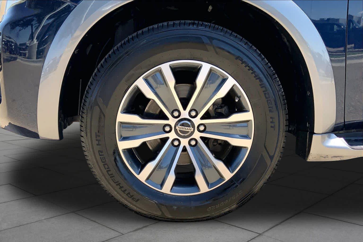 Used 2020 Hermosa Blue Pearl Nissan SL image 10