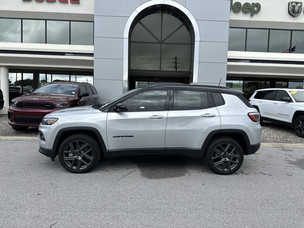 New 2026 Silver Zynith Metallic Clear-Coat Exterior Paint Jeep Limited image 9