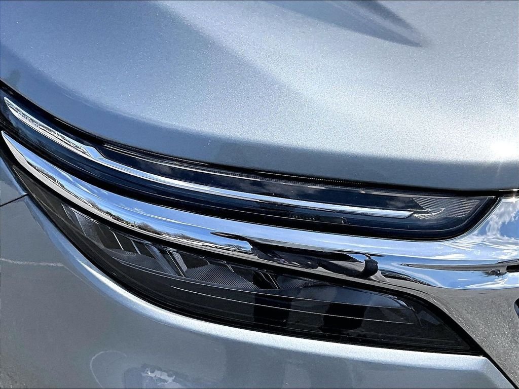 Used 2024 Gray Chevrolet LT image 33