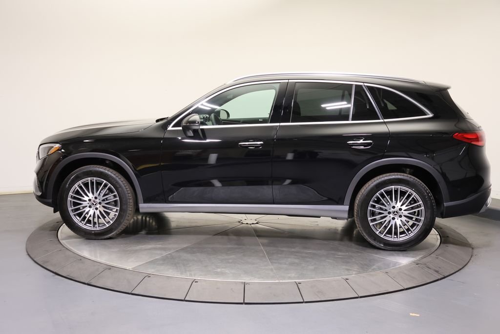 Used 2026 Black Mercedes-Benz GLC 300 image 4