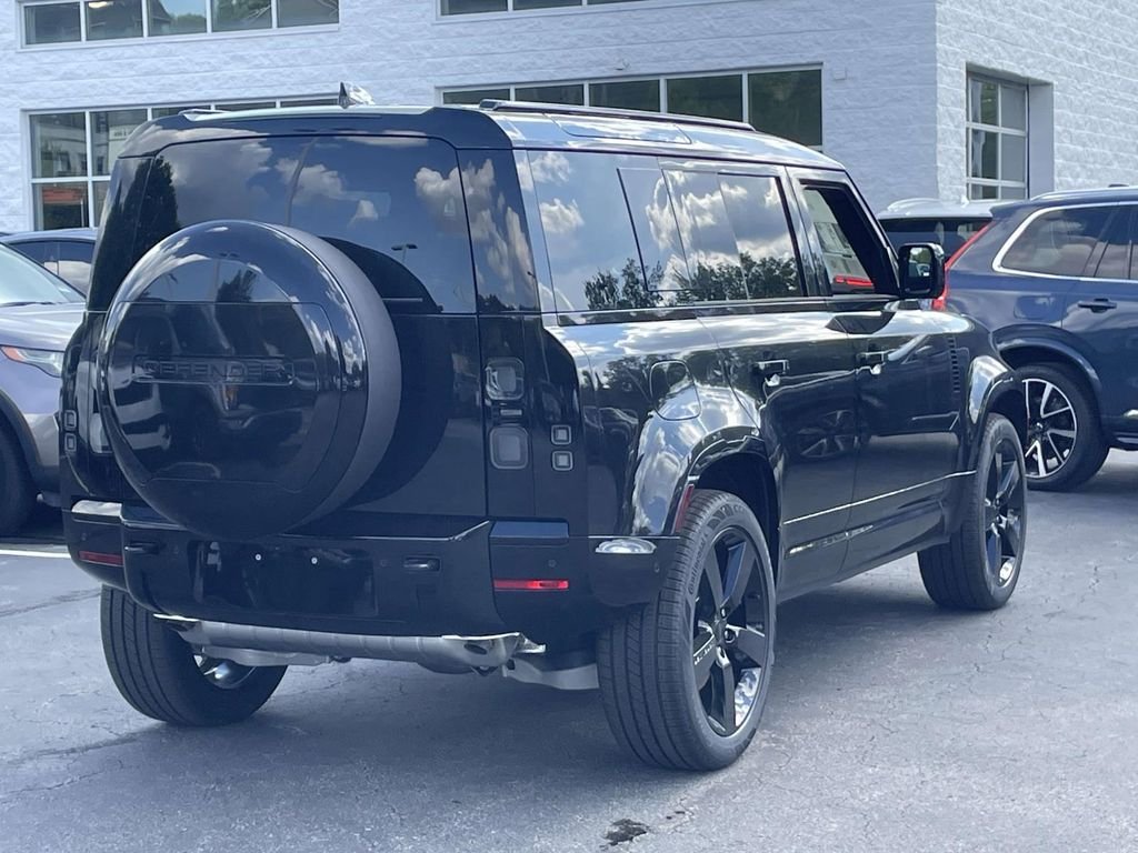 New 2026 Santorini Black Land Rover X-Dynamic SE image 7