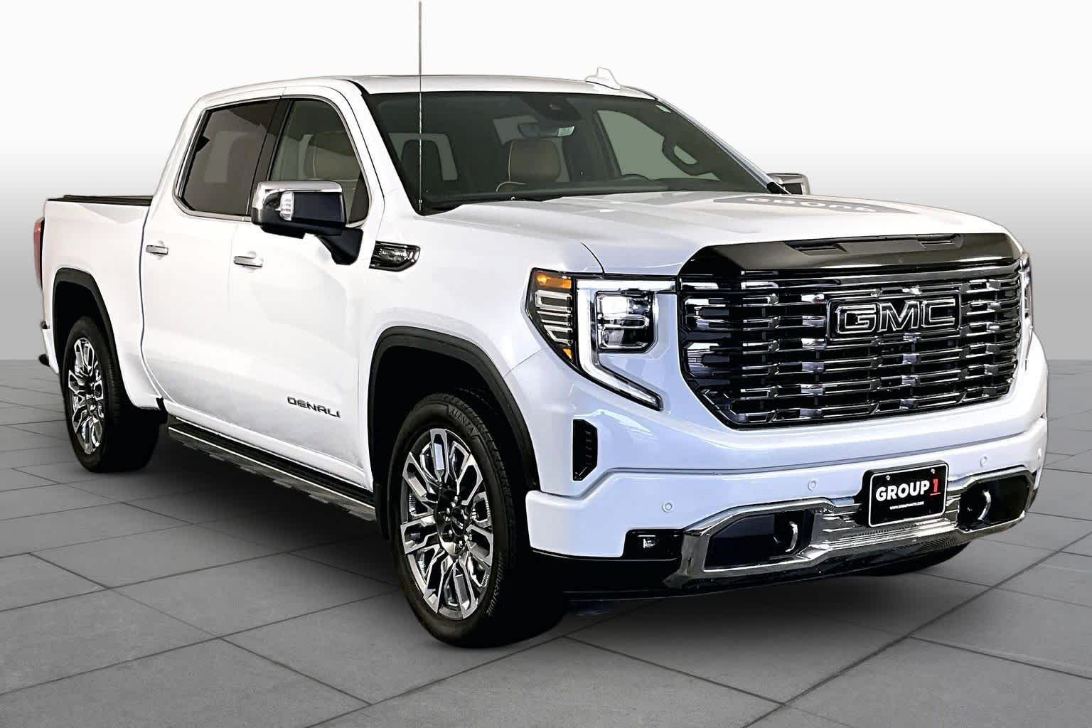Used 2026 Glacier White Tricoat GMC Denali Ultimate image 3