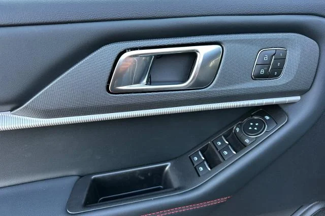 2026 Ford Explorer ST-Line - Photo 31