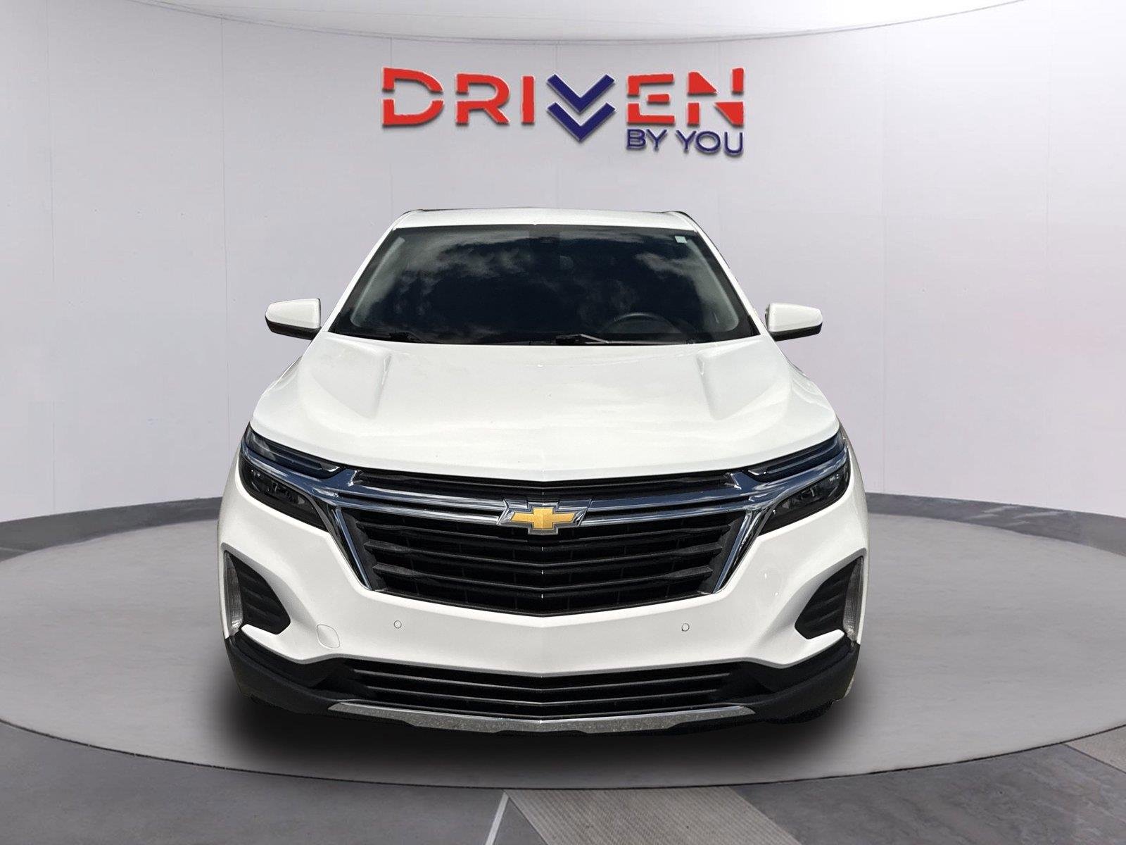 Used 2024 Summit White Chevrolet LT image 9