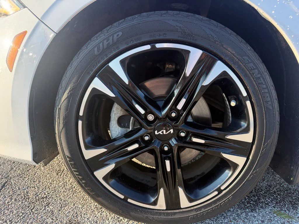 Used 2022 White Kia GT-Line image 21