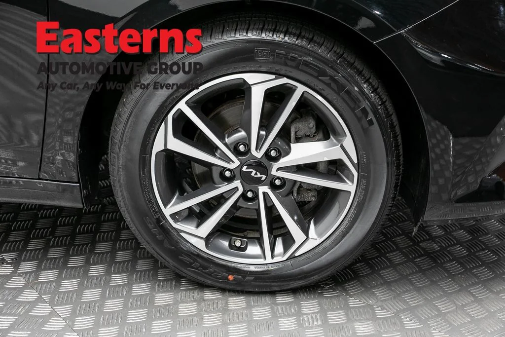 Used 2023 Black Kia LXS image 31