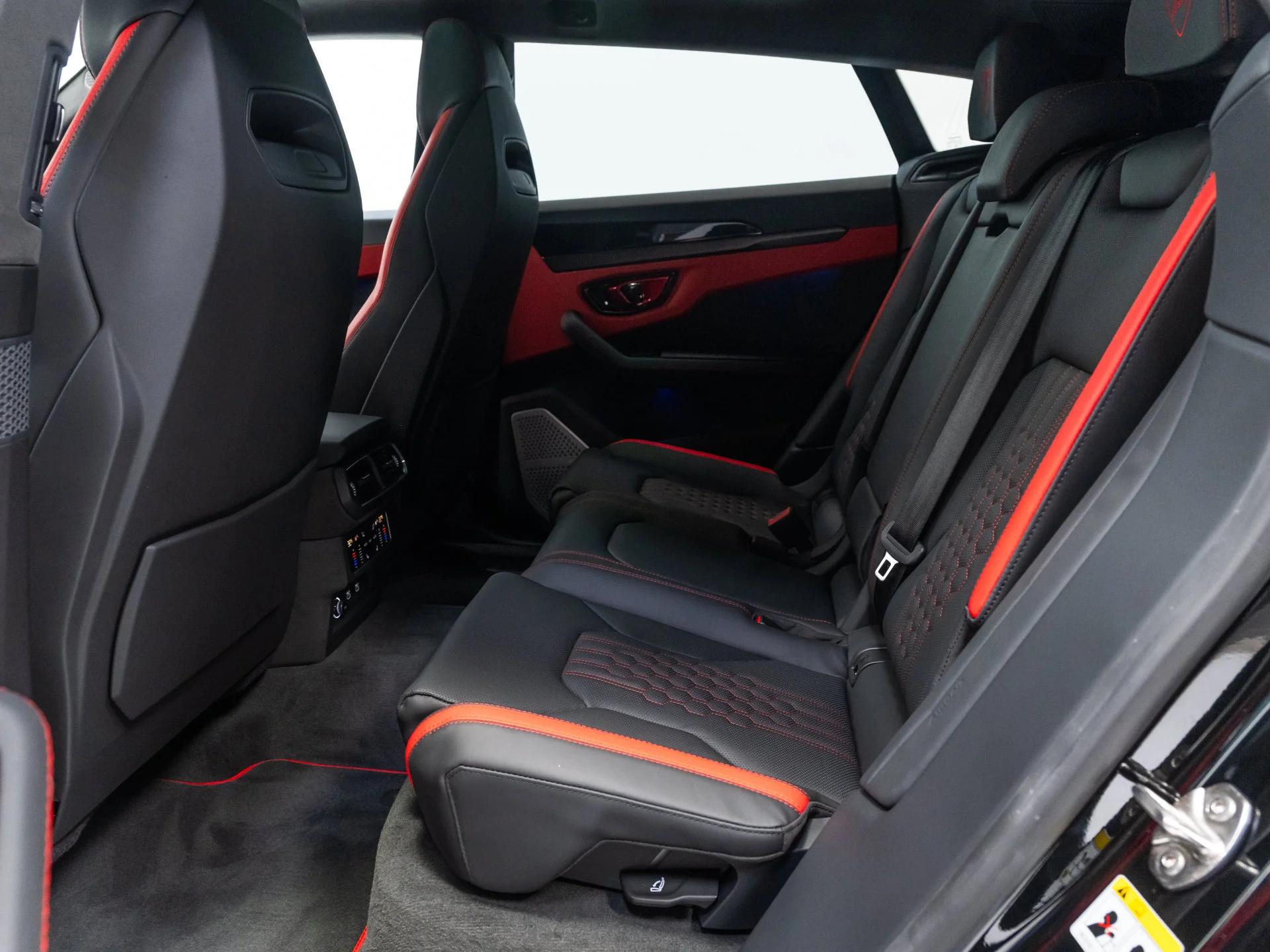 Used 2025 Nero Noctis Metallic Lamborghini SE image 75