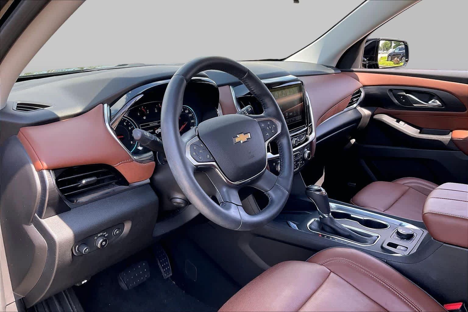 Used 2018 Mosaic Black Metallic Chevrolet High Country image 16