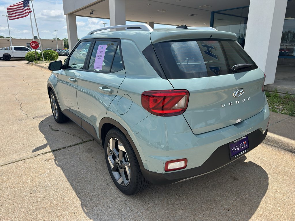 Used 2025 Mirage Green Hyundai SEL image 6