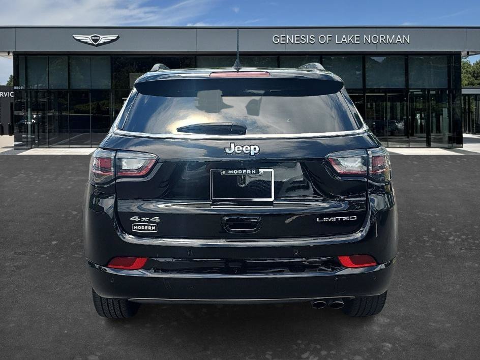 Used 2022 Diamond Black Crystal Pearlcoat Jeep Limited image 8