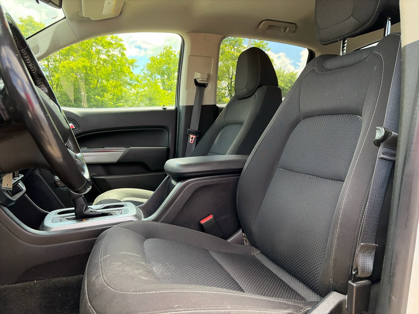 Used 2016 SILVER ICE METALLIC Chevrolet 4WD LT image 5