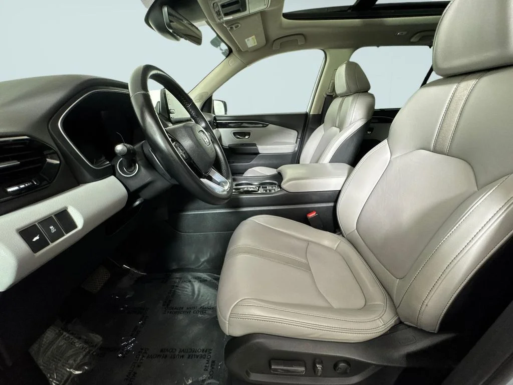 Certified Used 2024 Silver Honda Touring image 6