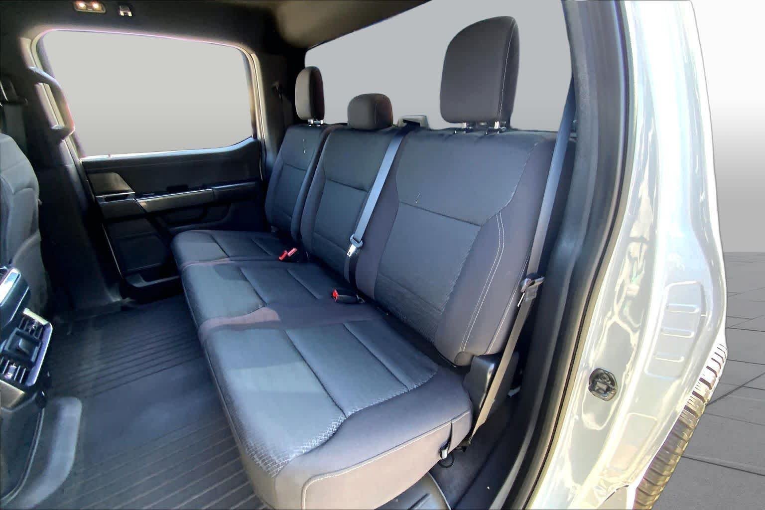 Used 2023 Avalanche Gray Ford XLT image 36