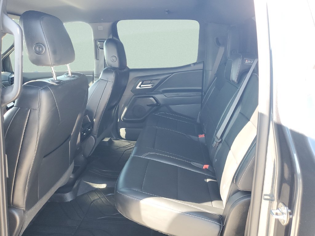 Used 2026 Blue Smoke Metallic Chevrolet LT - Standard Range image 19