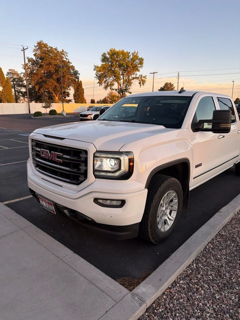 Used 2016  GMC SLT image 1