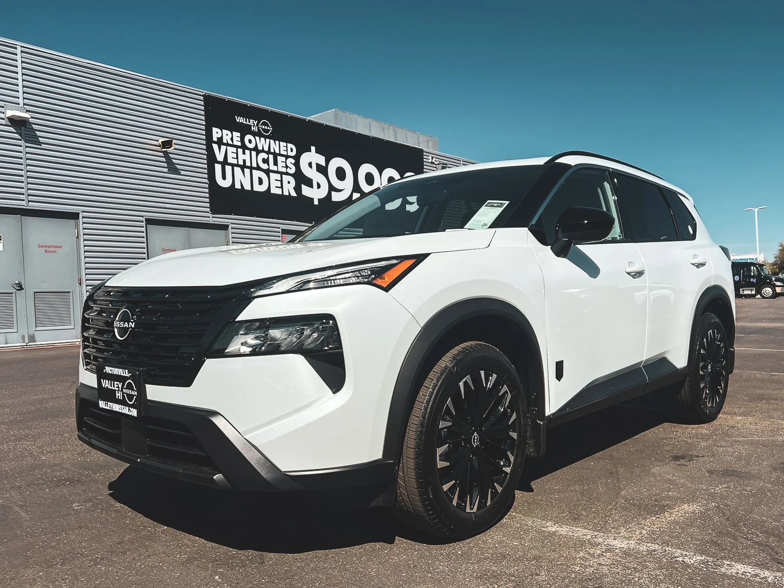 New 2026 Everest White Pearl TriCoat Nissan Dark Armor™ image 11