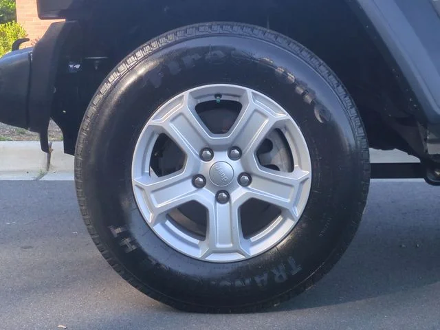 Used 2020 Gray Jeep Sport S image 19