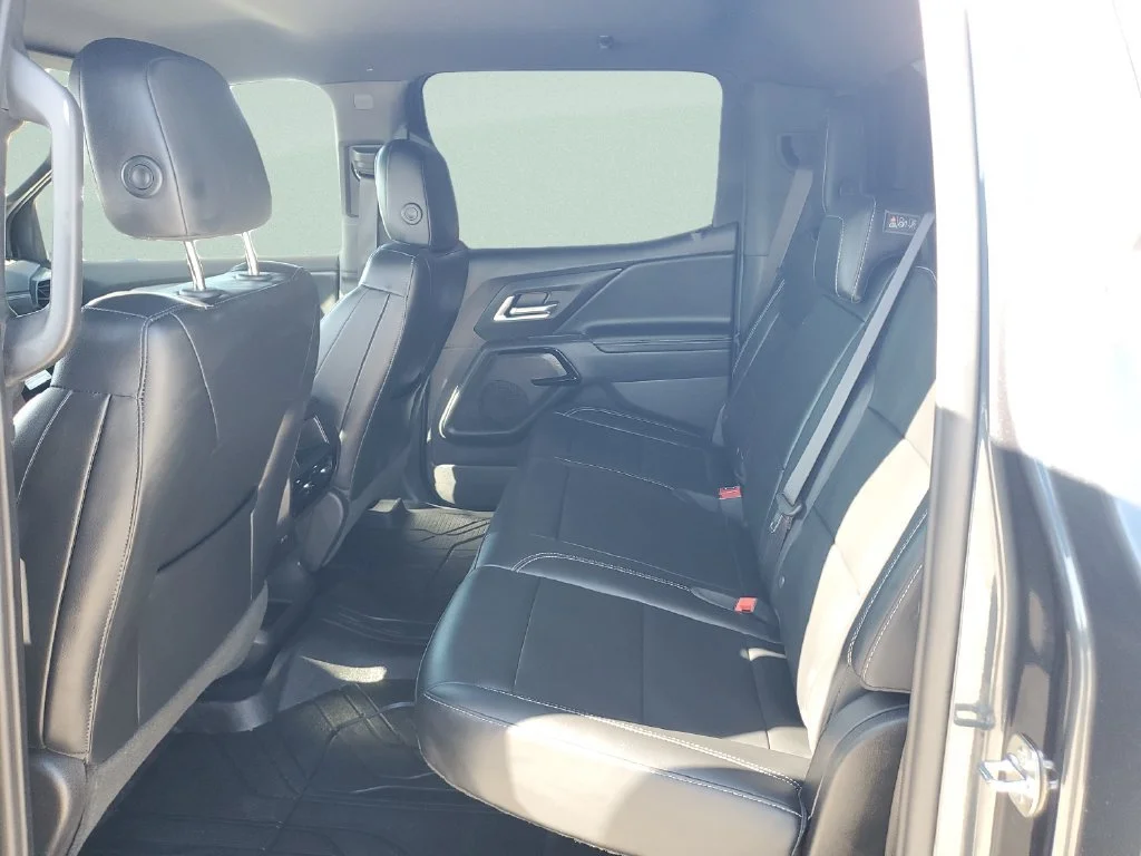 Used 2026 Blue Smoke Metallic Chevrolet LT - Standard Range image 19