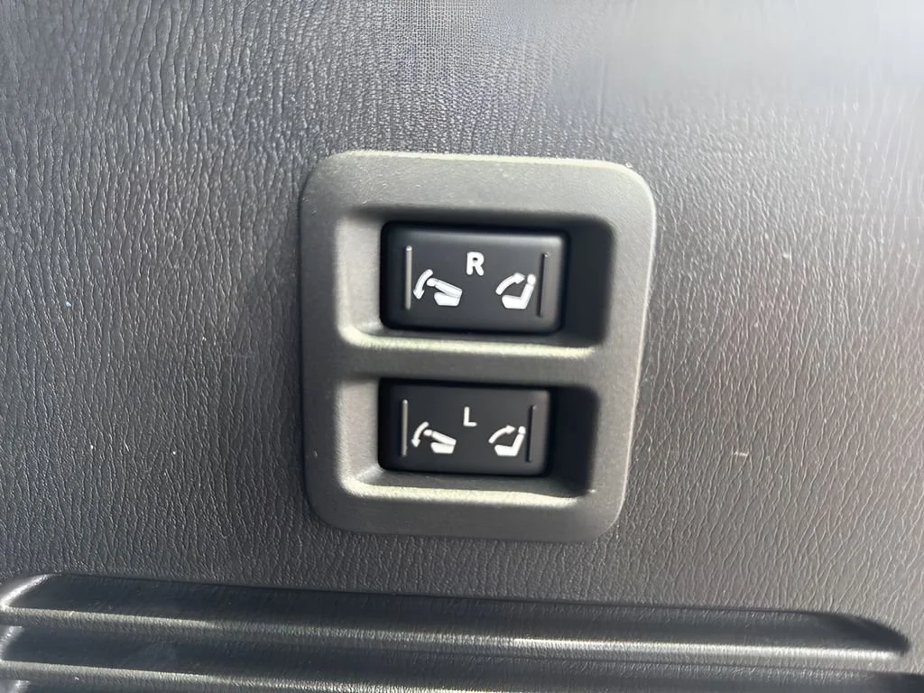 Used 2023 Maroon Nissan Platinum image 35