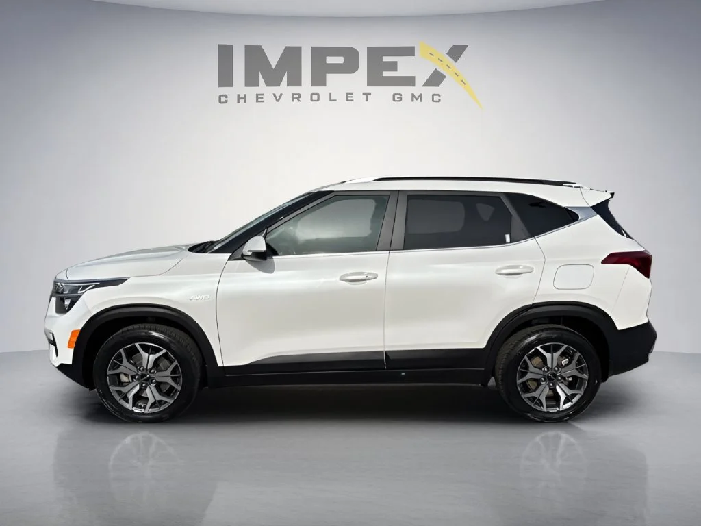Used 2023  Kia EX image 2