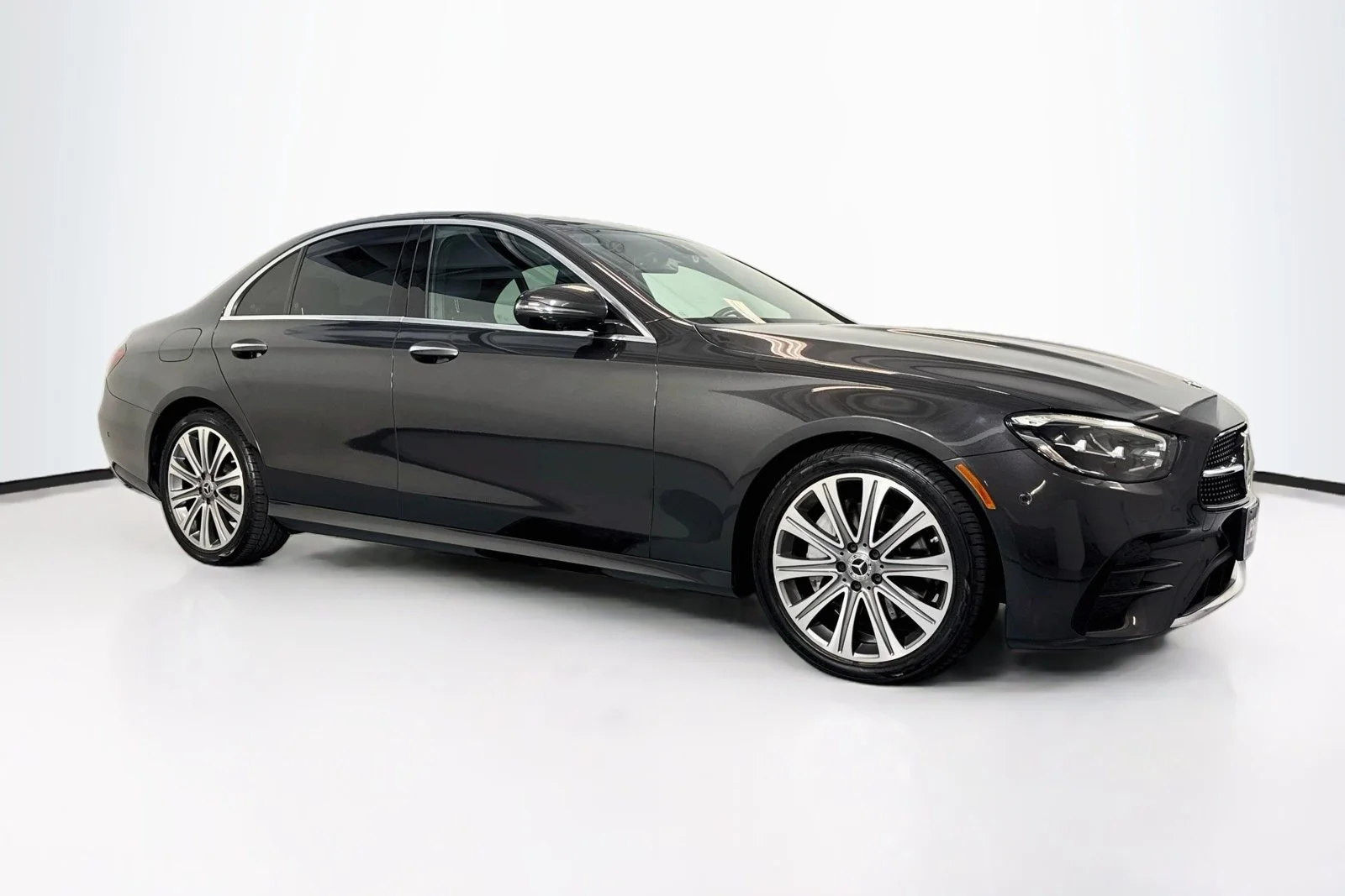 Used 2022 Graphite Grey Metallic Mercedes-Benz E 350 image 3