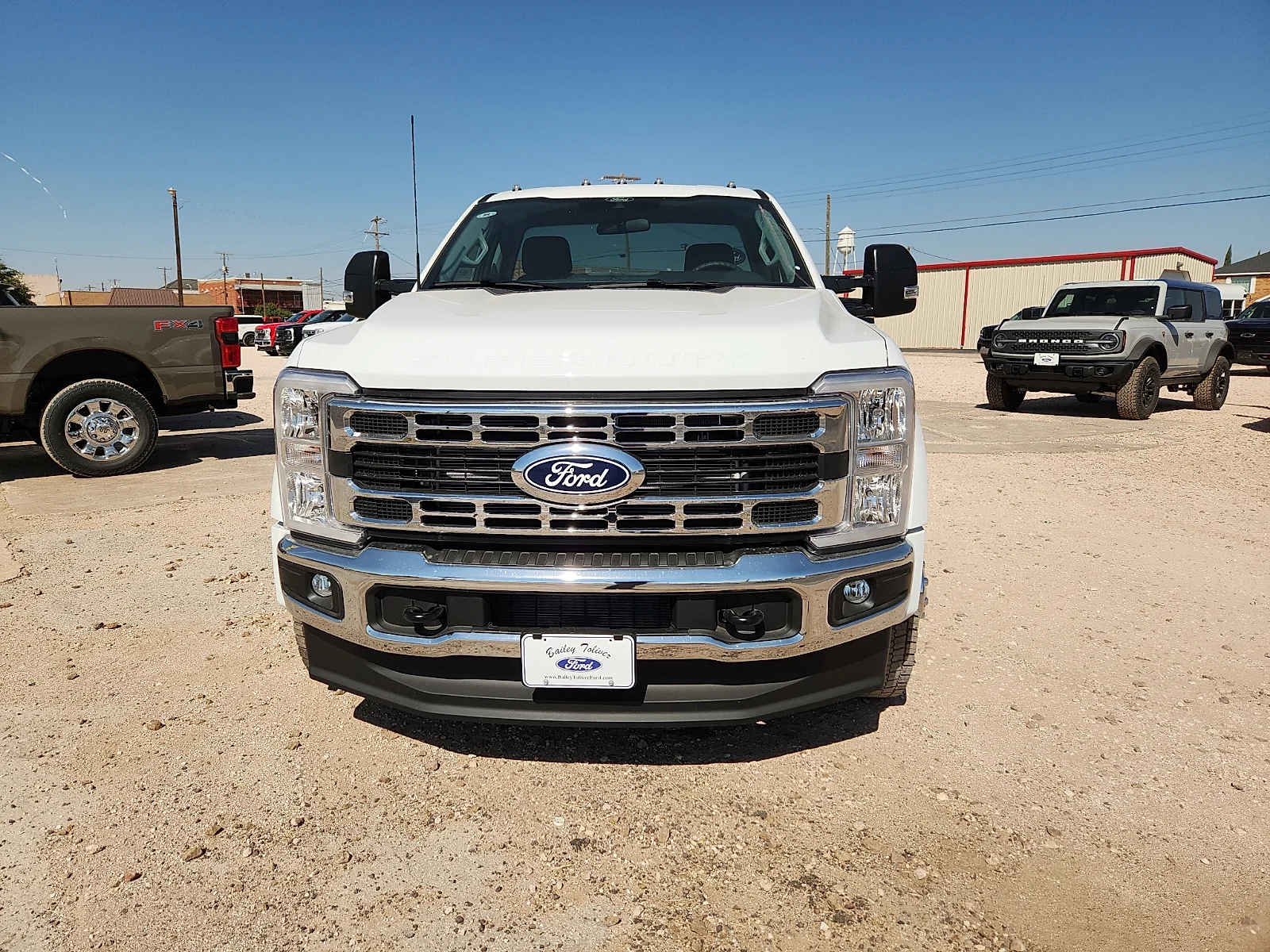 New 2027 Oxford White Ford XLT image 2