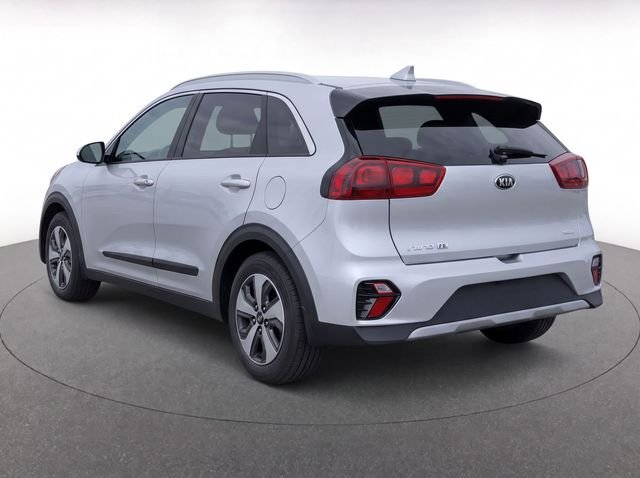 Used 2021 Silver Kia LX image 3