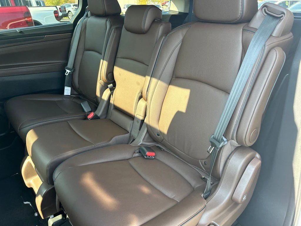 Used 2025 White Honda Touring image 7