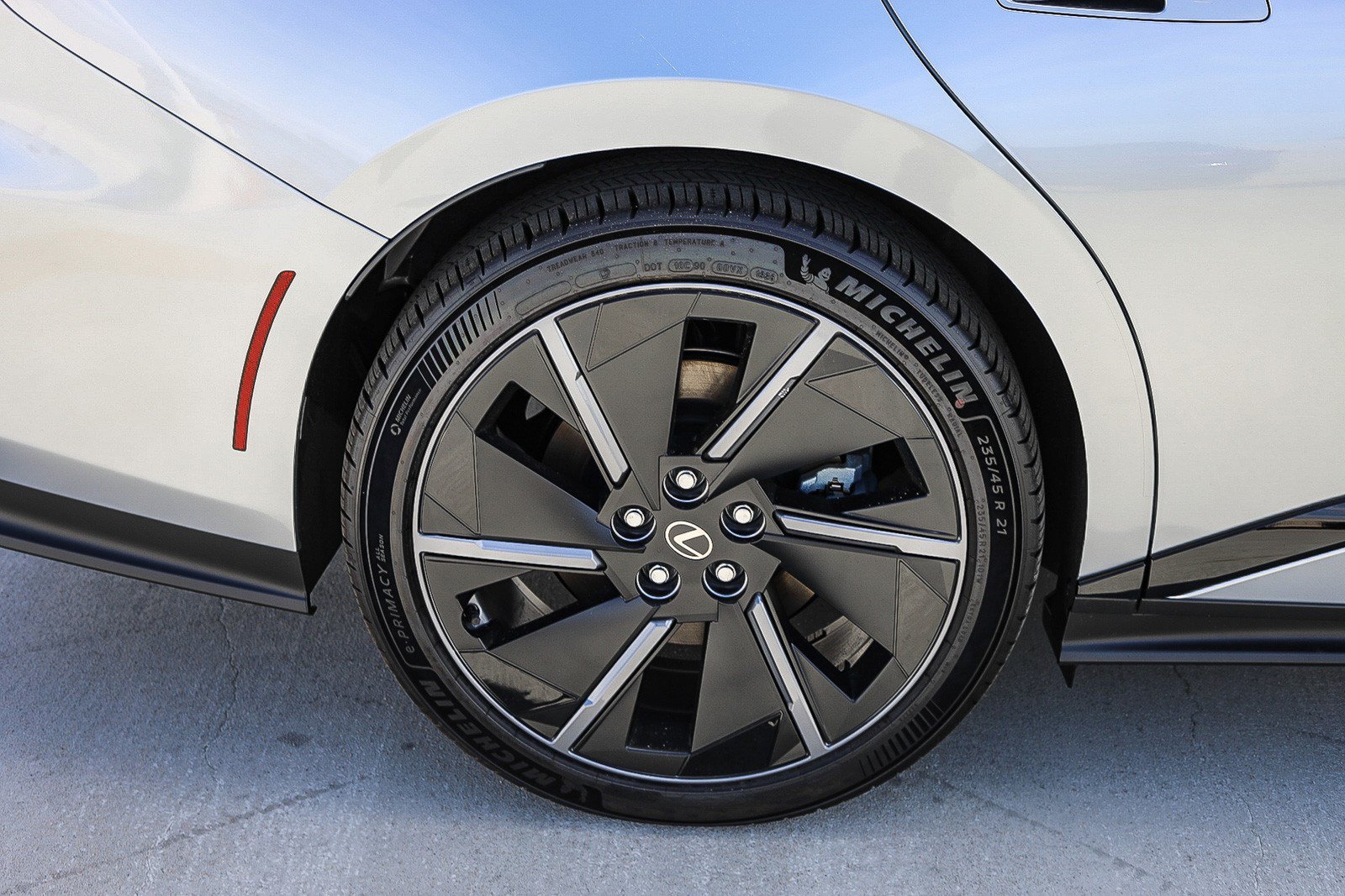 New 2026 Iridium Lexus ES 500e PREMIUM AWD image 19