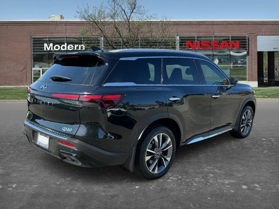 Used 2023 Mineral Black INFINITI LUXE image 4