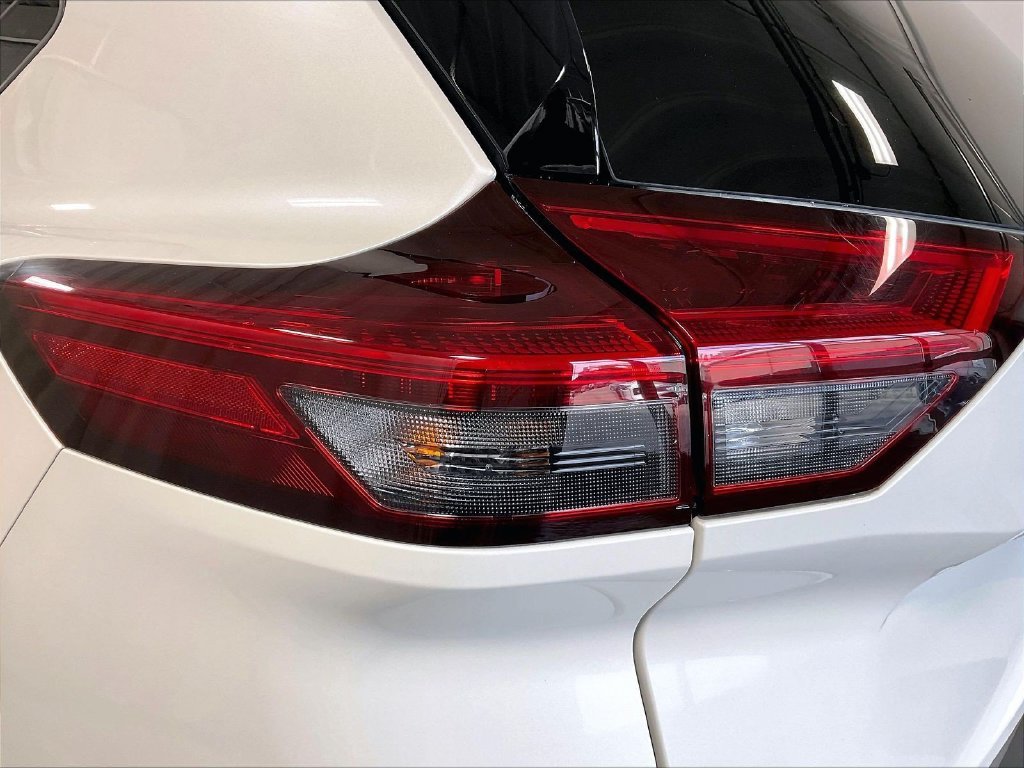 Used 2023 White Nissan SV image 35