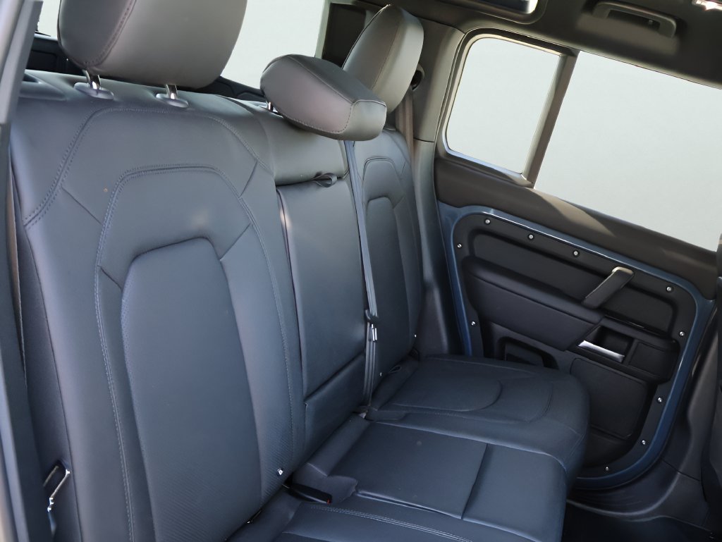 Used 2026 Tasman Blue Metallic Land Rover X-Dynamic SE image 12