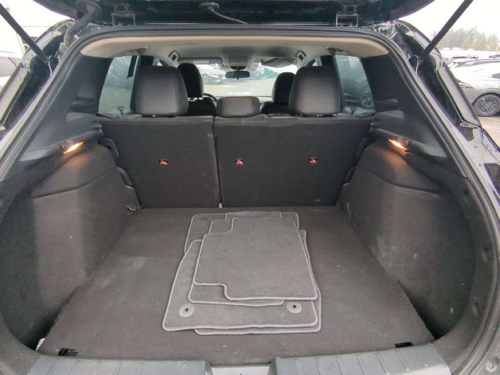 Used 2025 Black Nissan SR image 25