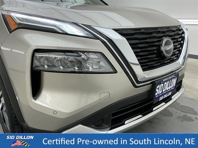 Used 2023 Champagne Silver Metallic Nissan Platinum image 27