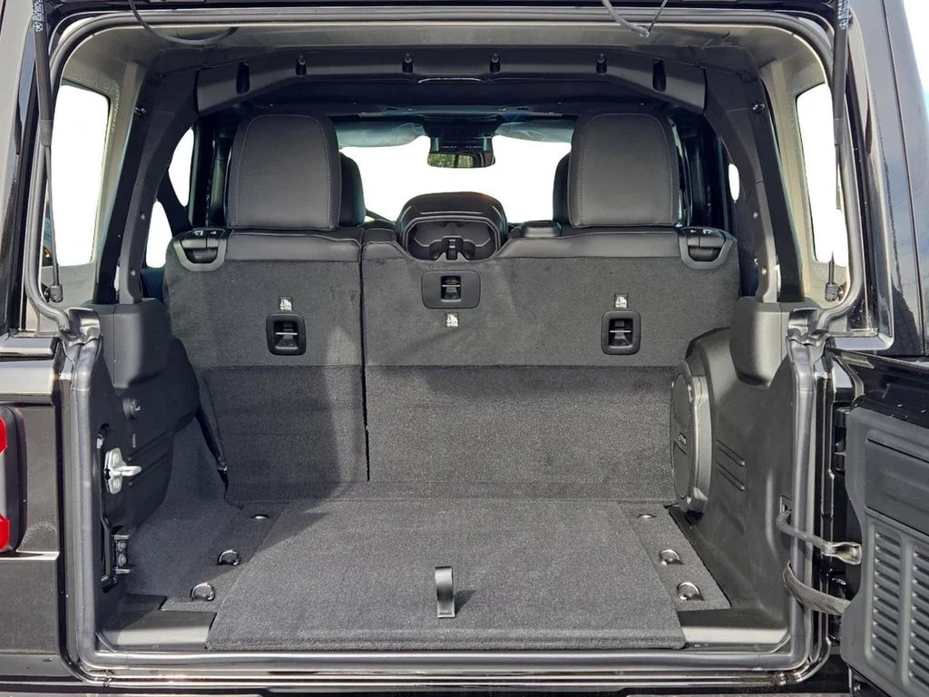 New 2026 Black Clear-Coat Exterior Paint Jeep Sahara image 10