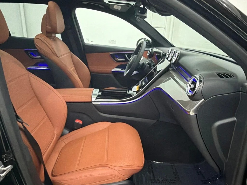 New 2027 Black Mercedes-Benz GLC 300 image 31