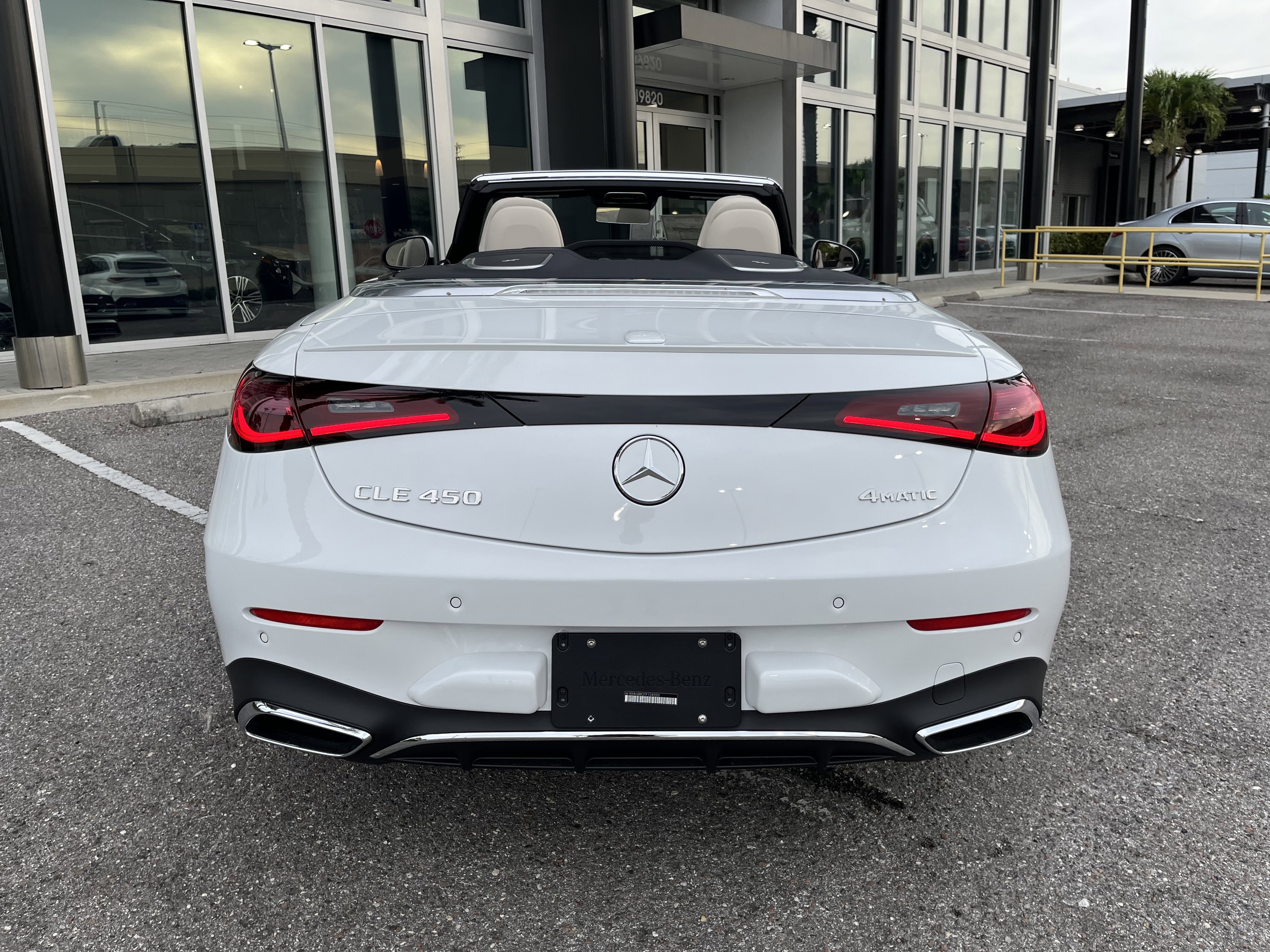 New 2026 MANUFAKTUR Moonlight White Metallic Mercedes-Benz CLE 450 image 5