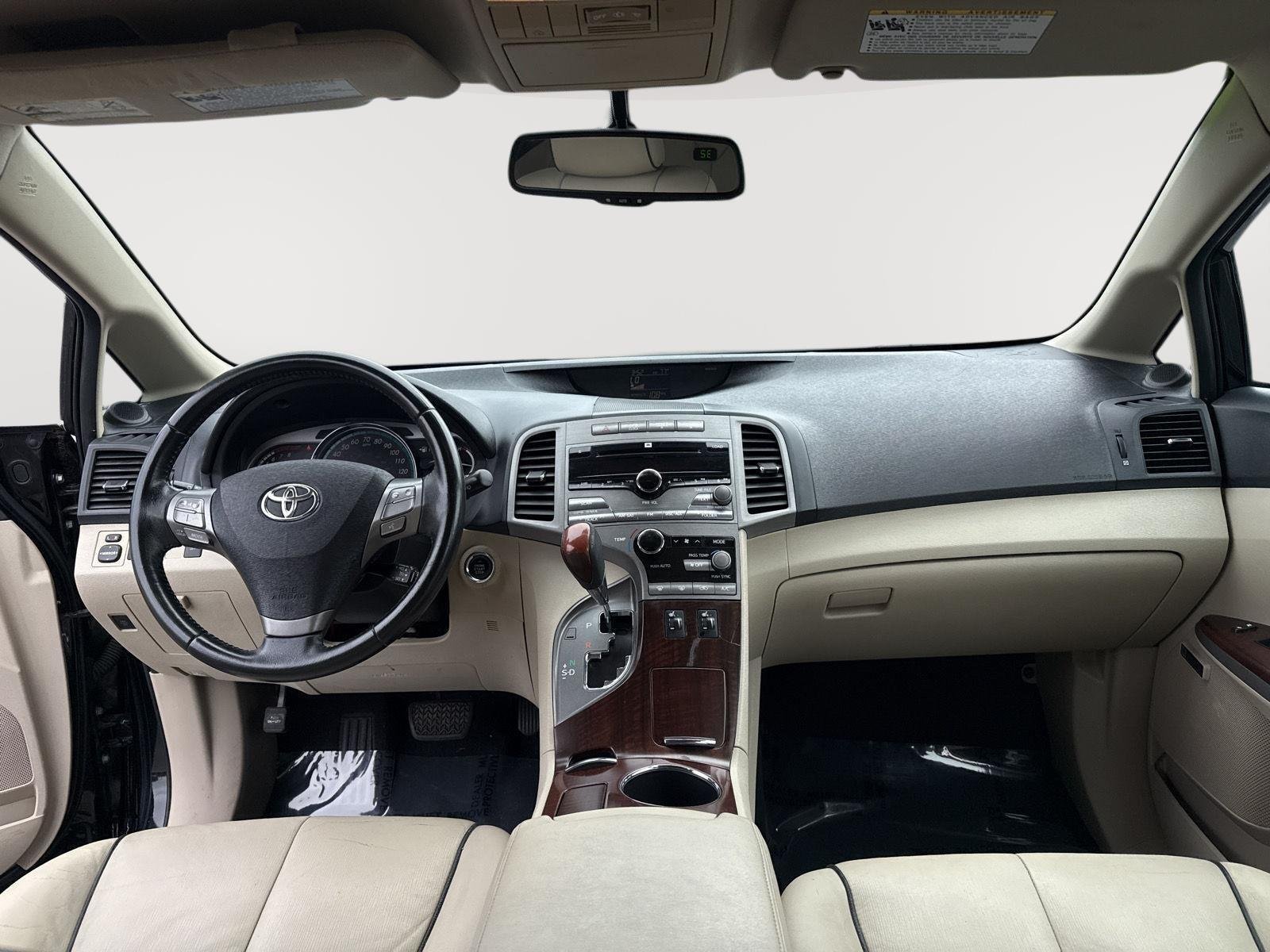 Used 2009 Black Toyota FWD V6 image 23