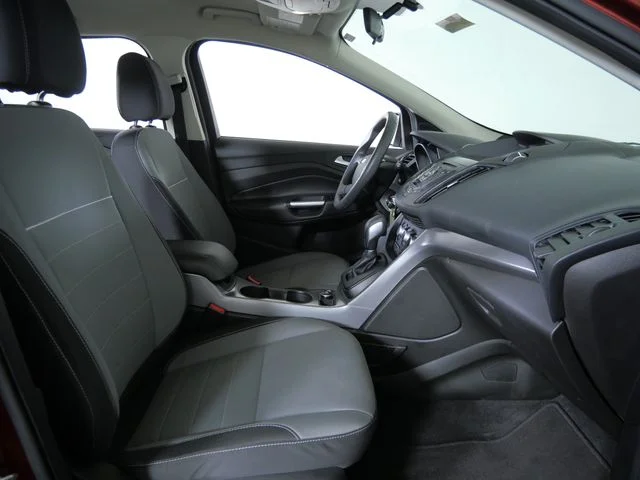 Used 2015 Orange Ford SE image 12