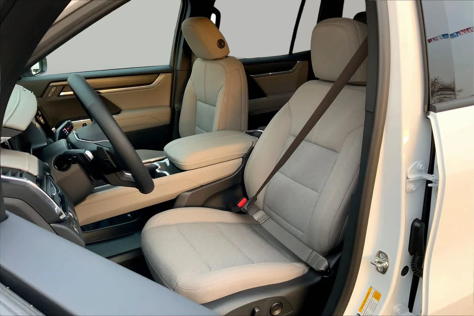 New 2026 GAZ/SUMMIT WHIT GMC FWD Elevation image 9