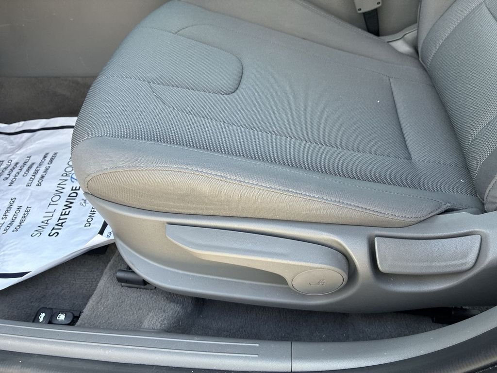 Used 2025 Blue Hyundai SE image 12