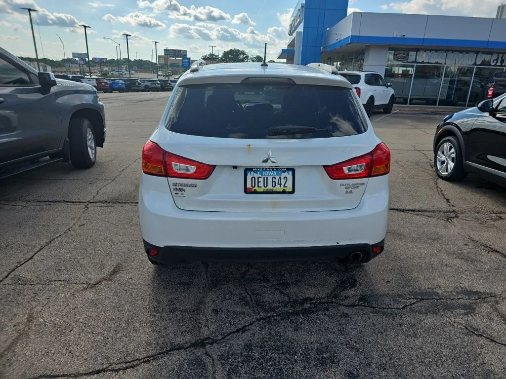 Used 2015  Mitsubishi GT image 4