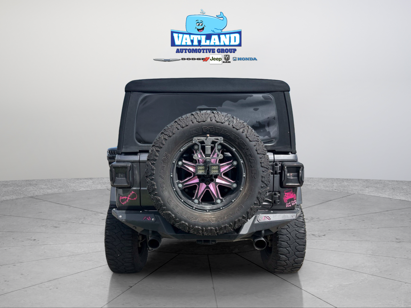 Used 2018 Gray Jeep Unlimited Sahara image 4